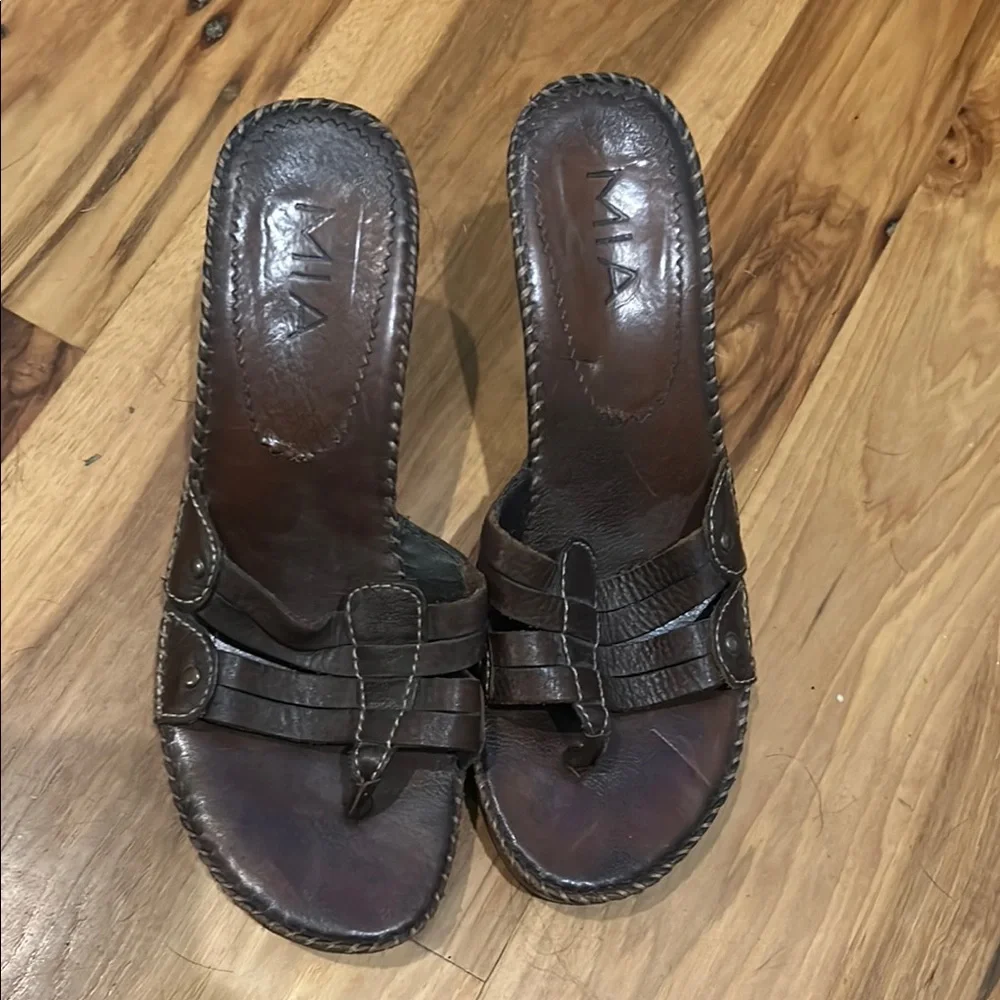 MIA Brown Sandals with Rugged Design - Picture 3 of 5